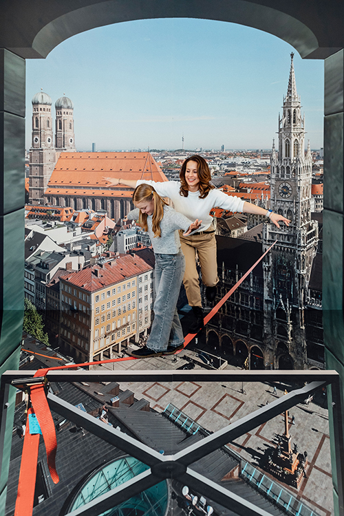 Magic Bavaria, TT_10_24_Magic_Bav_optische illusion_slackline über marienplatz@magicbavaria_LP_450